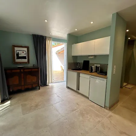 Le Clos Saint Andre 4* بانيول سور مير